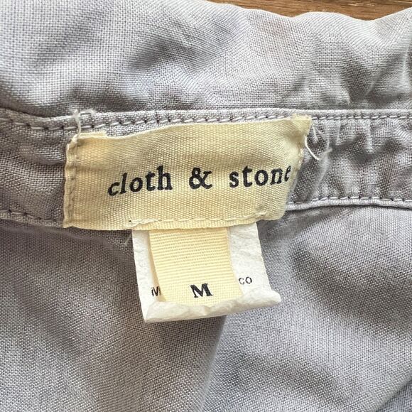 Cloth & Stone Anthropologie Button Down Shirt Size M Chambray Blue Roll Tab - Picture 3 of 8